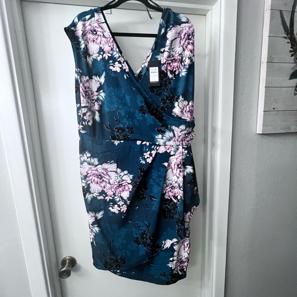 NWT*Blossom Faux Wrap Dress in Jade Blossom-*CITY CHIC* - Picture 3 of 6